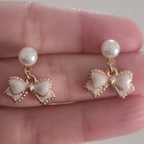Vintage Style Gold Pearl Bow Coquette Girlhood Dainty Feminine Drop Earrings - Picture 5 of 5